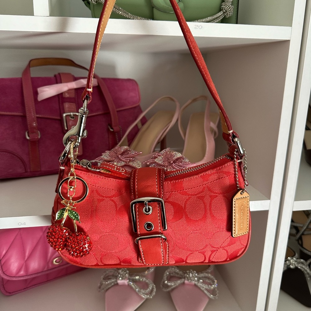 Cherry Red y2k 2004 Coach Demi Buckle Bag 🍒❣️(resale)